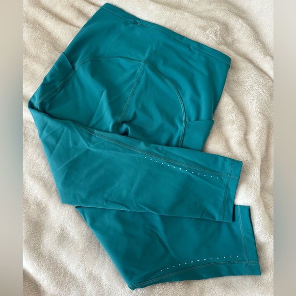 Cropped Leggings w/ side pockets - Picture 2 of 3